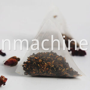Una macchina progettata per imballare la tisana in sacchetti a machine designed for packing herbal tea into bags